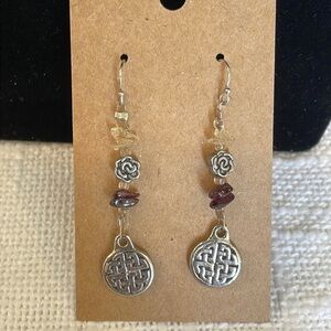 💐5/25 Silver tone medallion garnet chip natural stone